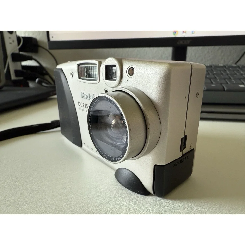 Kodak DC215 Zoom Digital Camera With 32 MB Picture Card - Working‎ Nice